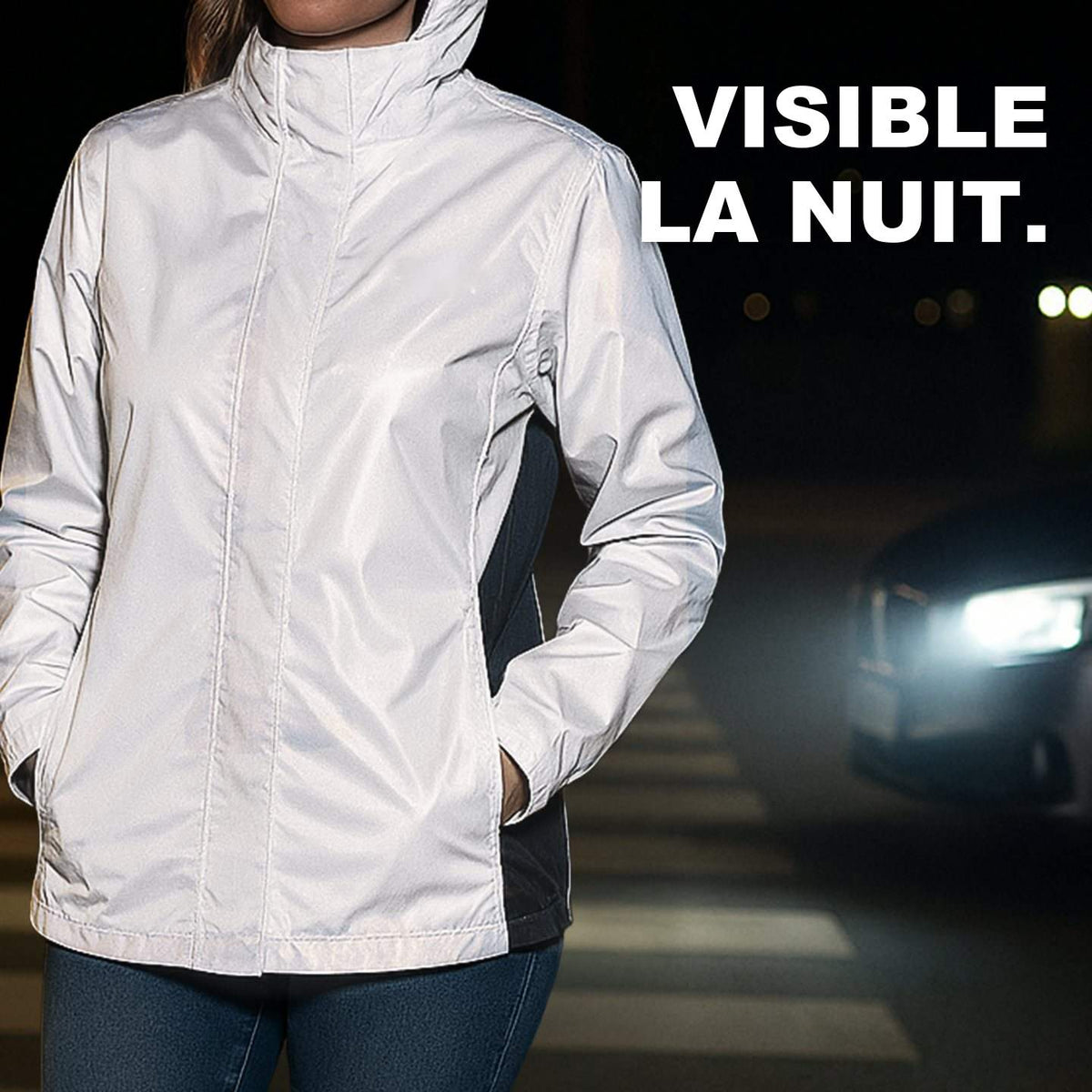 Veste Halo sur un passage piéton la nuit, éclairée par les phares